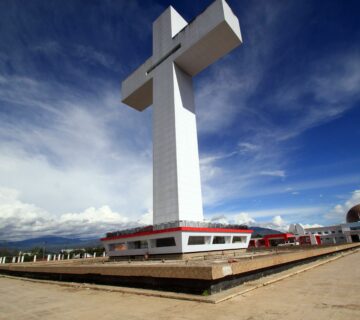 Tugu Salib Wamena 360x320